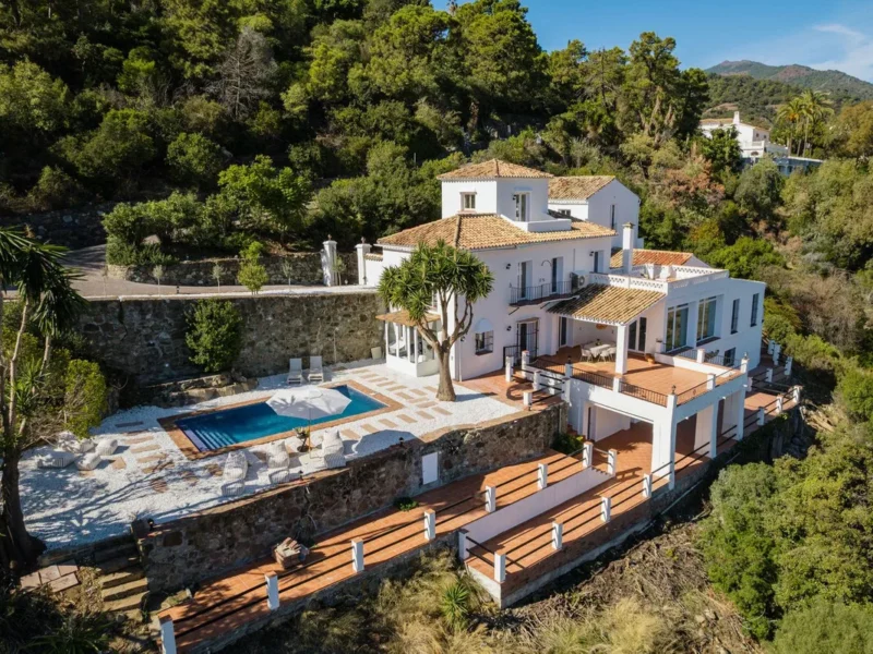 Rustikale Villa in El Madroñal: Eleganz an der Costa del Sol