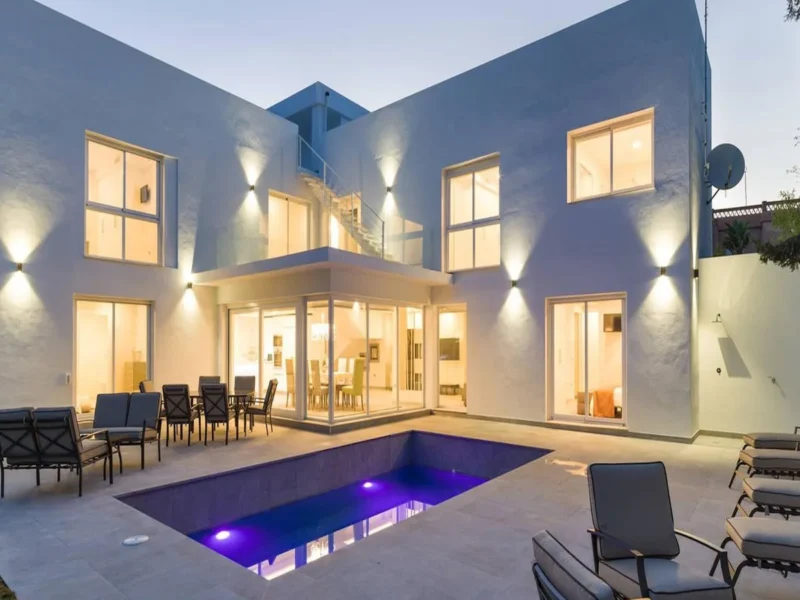 Elegante Villa in Marbella: Modernes Wohnen an der Costa del Sol