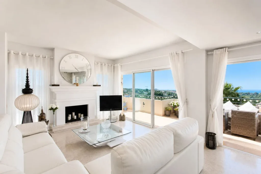 Elegantes Duplex-Penthouse in Elviria Hills, Marbella Ost