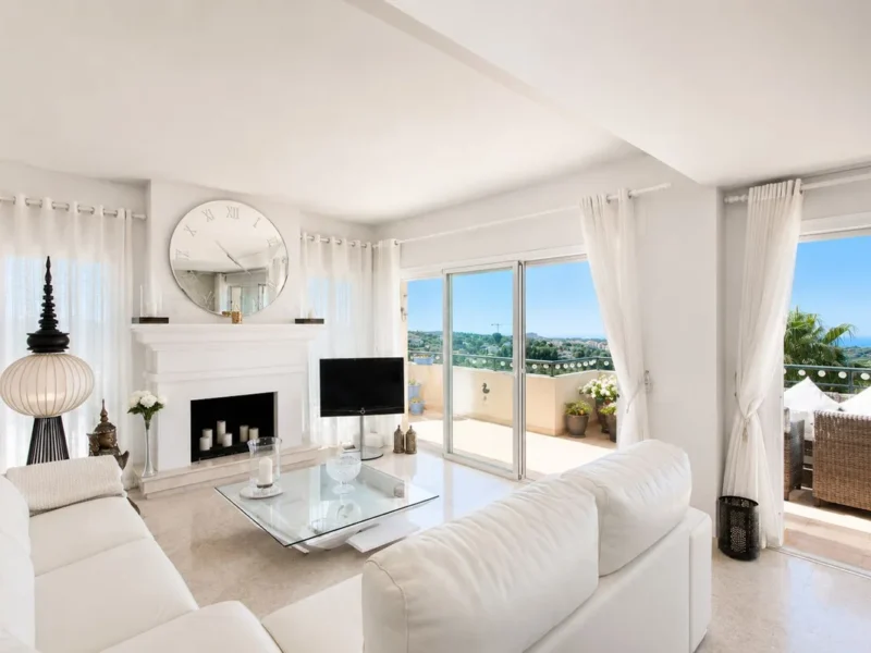 Elegantes Duplex-Penthouse in Elviria Hills, Marbella Ost