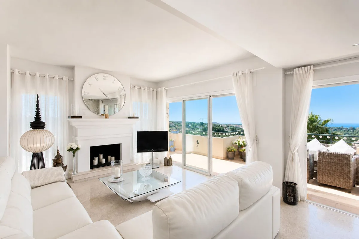Elegantes Duplex-Penthouse in Elviria Hills, Marbella Ost