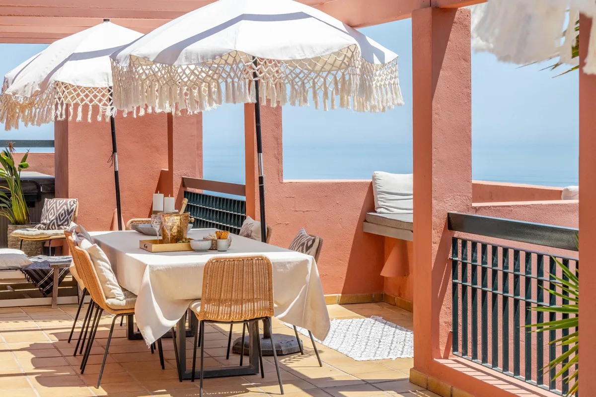 Elegantes Duplex-Penthouse mit Panoramaaussicht in Calahonda