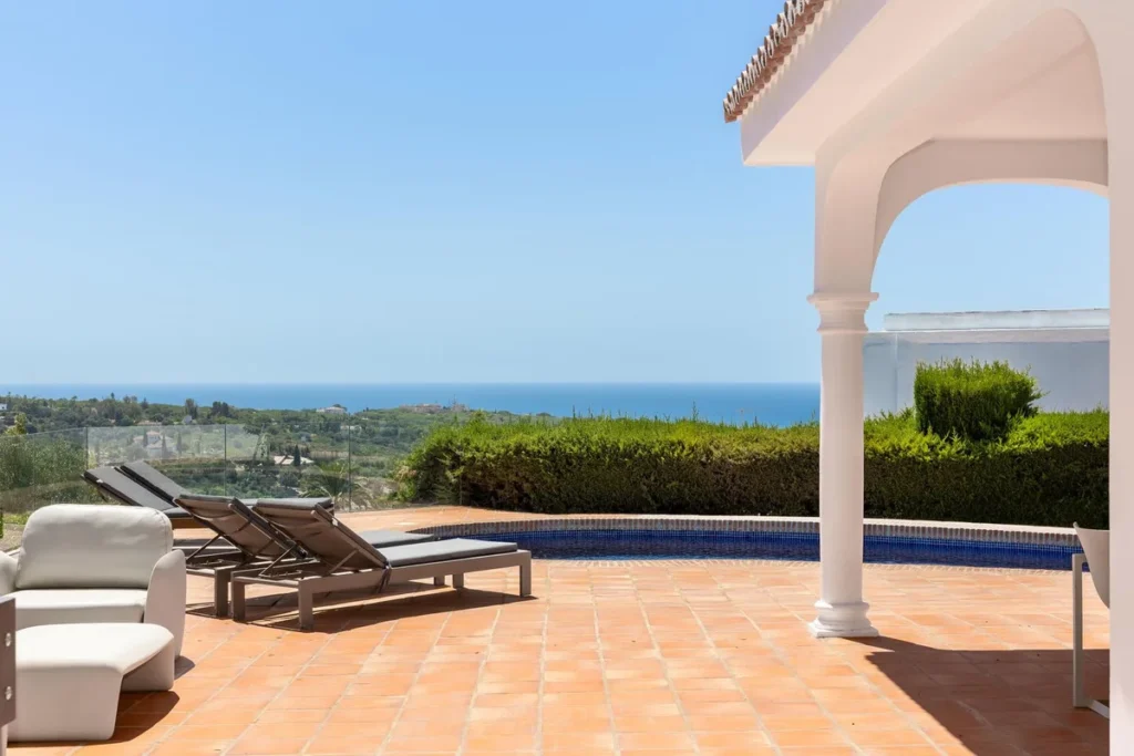 Mediterrane Villa mit Meerblick in Elviria, Marbella