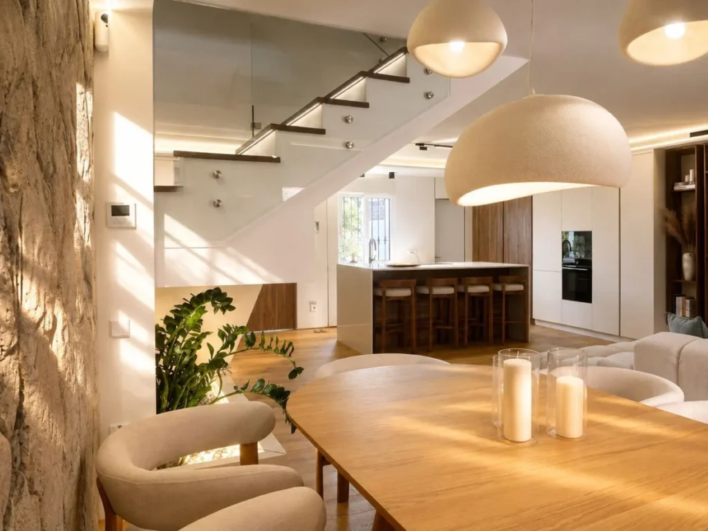 Elegantes Stadthaus in Marbella: Exklusives Wohnen an der Costa del Sol