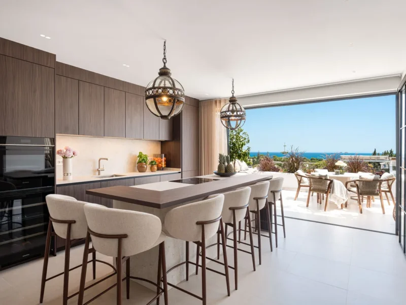 Elegante Wohnung mit Meerblick in Coto Real I, Marbella