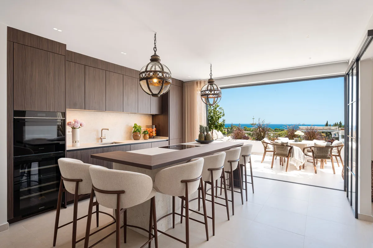 Elegante Wohnung mit Meerblick in Coto Real I, Marbella