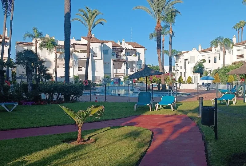 Elegantes Apartment in Costalita mit Blick auf Costa del Sol