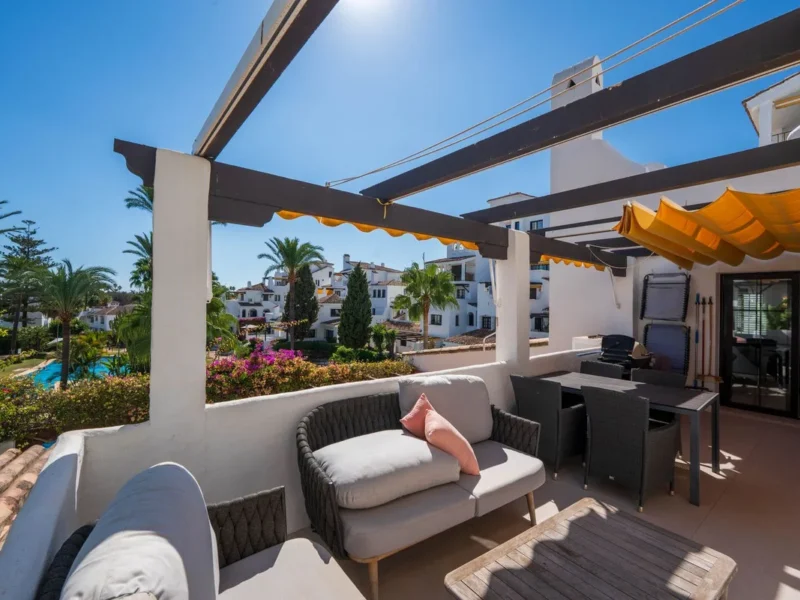 Renovierte Wohnung in Aldea Blanca mit Poolblick an der Costa del Sol
