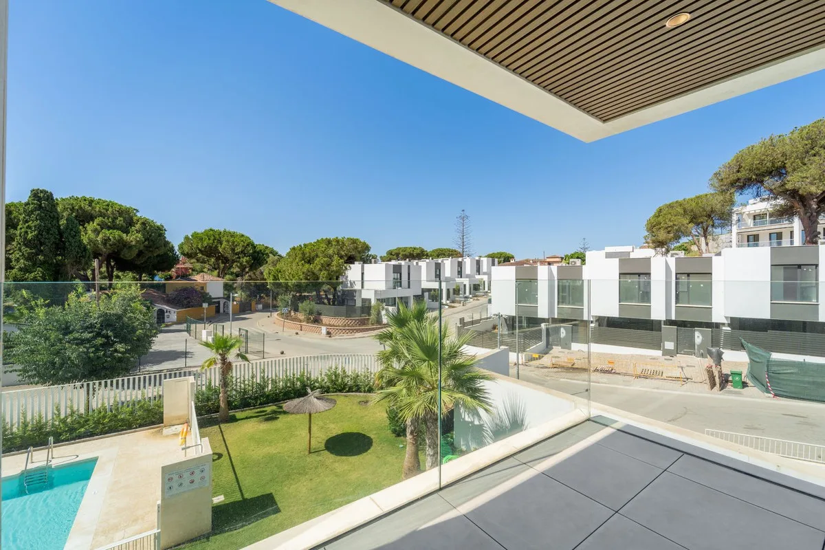 Elegantes Mittelgeschossapartment in Elviria, Costa del Sol