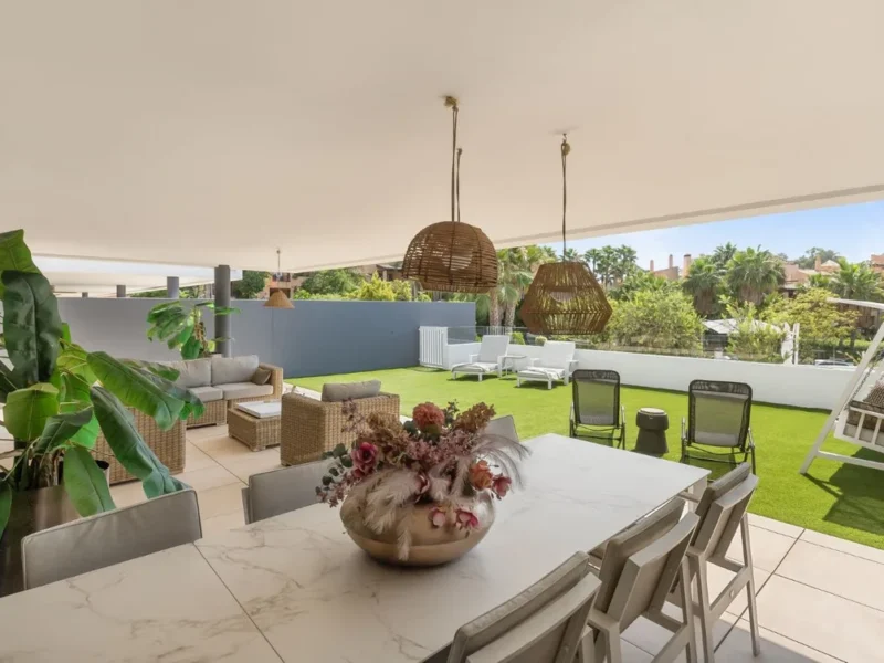 Elegante Gartenwohnung in Estepona an der Costa del Sol