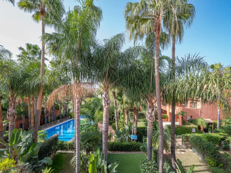 Elegantes Stadthaus in Marbella: Luxus an der Goldenen Meile