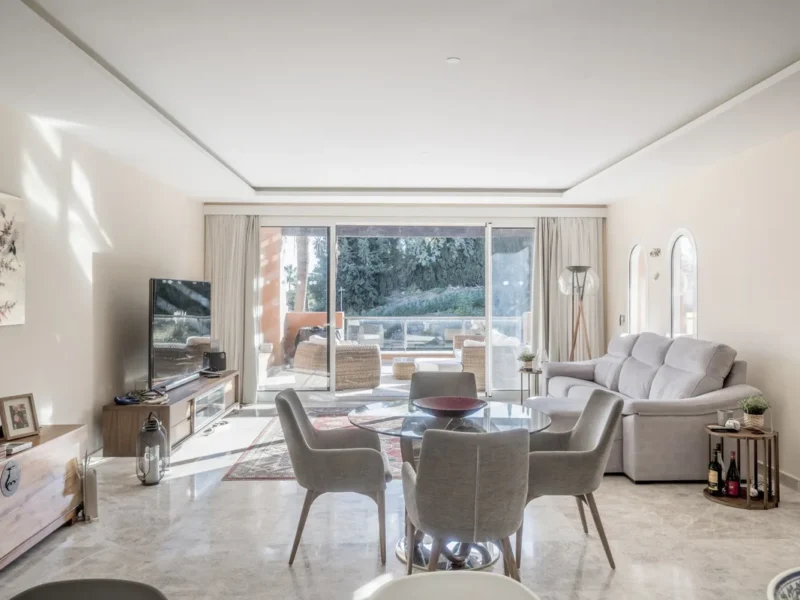 Elegante Wohnung mit Meerblick in Nueva Andalucía, Marbella