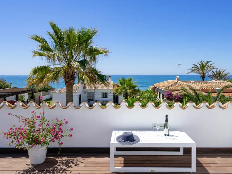Exklusive Strandvilla in Marbesa – Ihr Küstentraum erwartet Sie!
