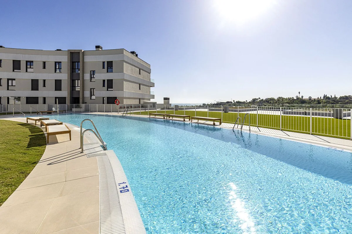 Elegante Wohnung mit Meerblick in Estepona, Costa del Sol