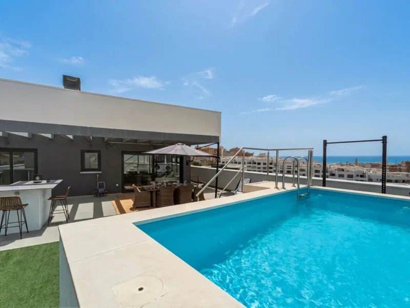 Elegantes Penthouse mit privatem Pool in Estepona, Costa del Sol