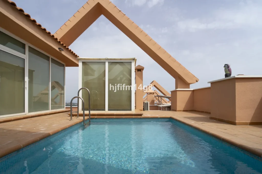 Elegantes Duplex-Penthouse in Magna Marbella mit Meerblick
