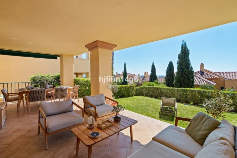 Elegantes Erdgeschossapartment in Nueva Andalucía, Marbella
