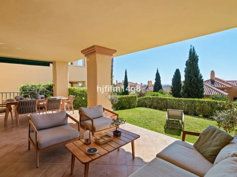 Elegantes Erdgeschossapartment in Nueva Andalucía, Marbella
