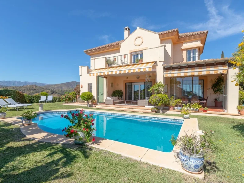 Elegante Villa mit atemberaubendem Blick in Elviria, Costa del Sol