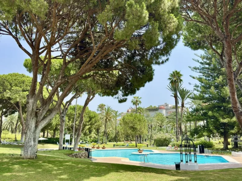 Elegantes Penthouse mit Meerblick in Puerto Banús, Costa del Sol