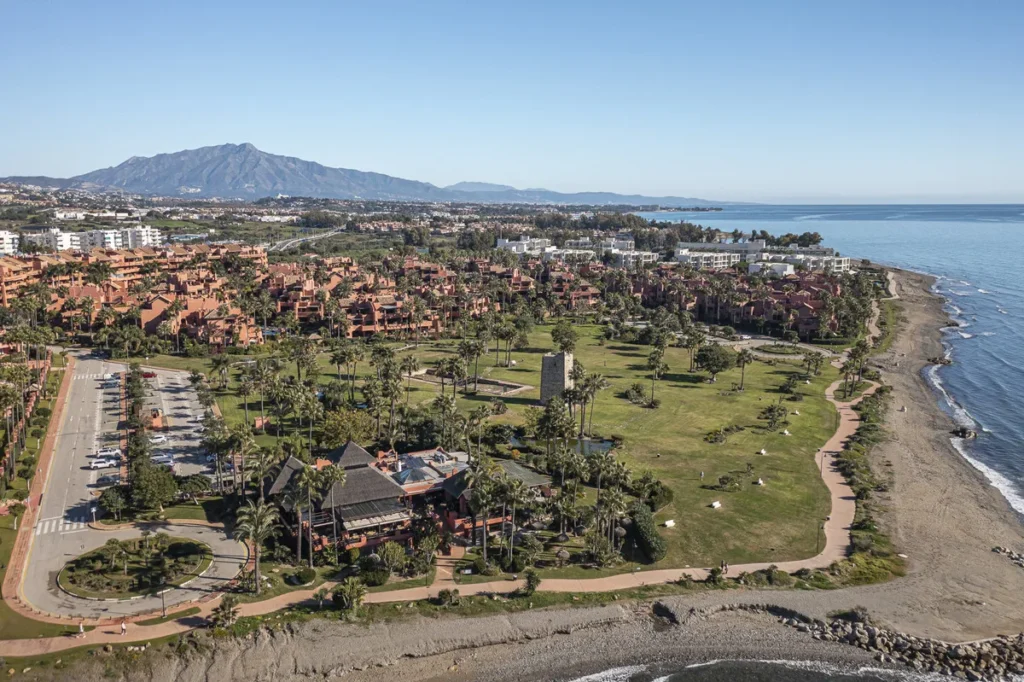 Elegantes Erdgeschossapartment in Menara Beach, Marbella