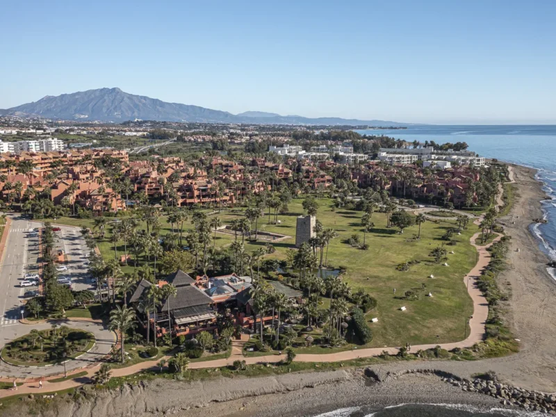 Elegantes Erdgeschossapartment in Menara Beach, Marbella