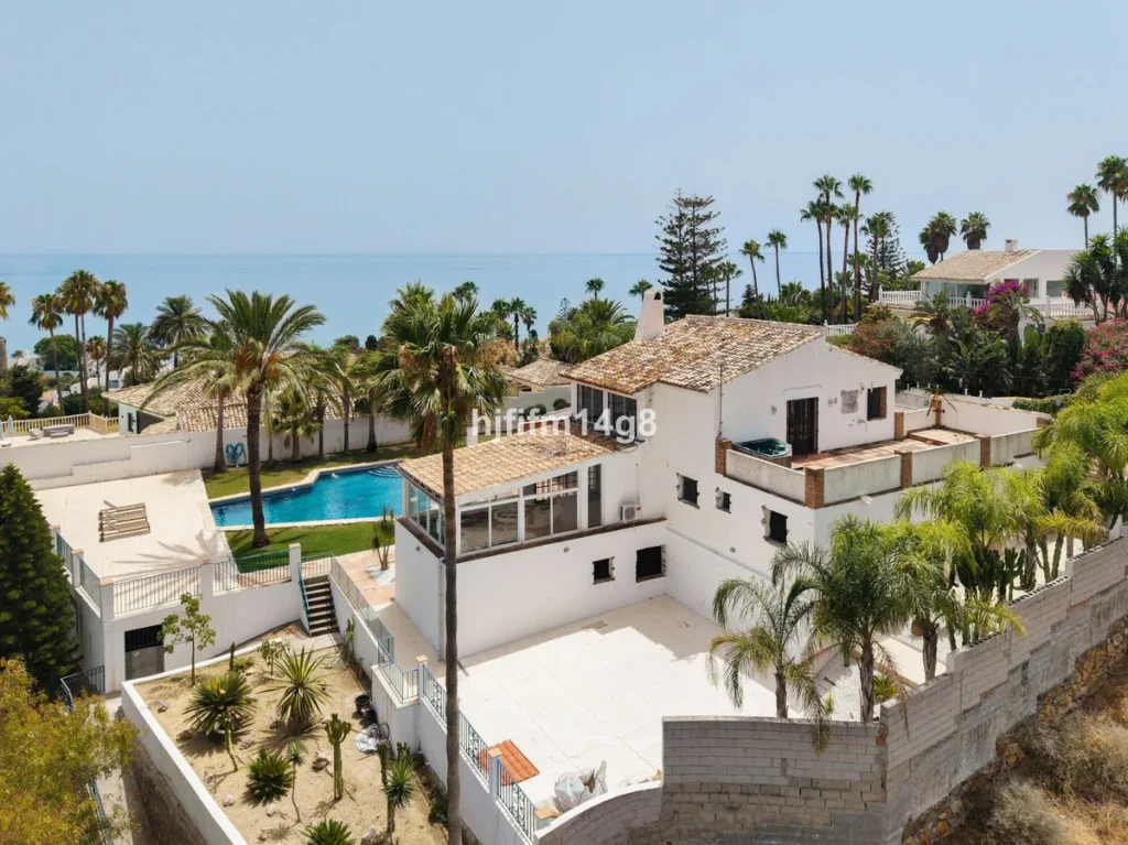 Exklusive Villa zur Renovierung in Bahía Dorada, Estepona