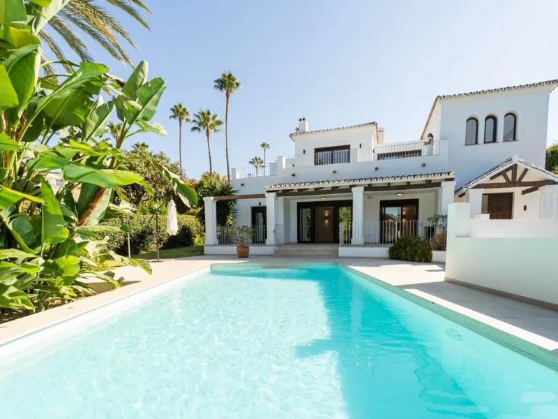 Elegante Villa in El Rosario, Marbella: Stilvolles Wohnen in Luxus