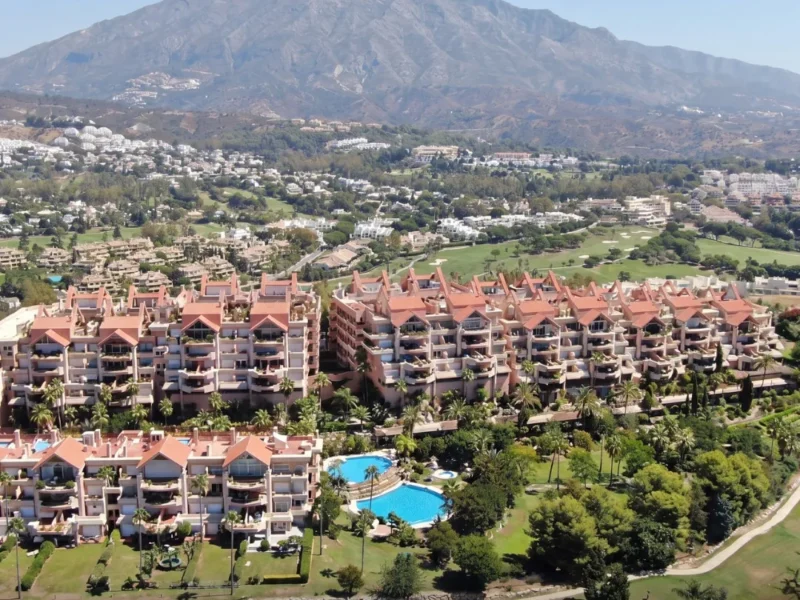 Luxuriöses Duplex-Penthouse mit atemberaubendem Blick in Nueva Andalucía