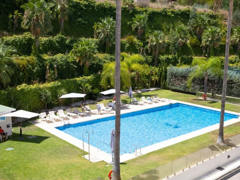 Renovierte Wohnung mit Panoramablick im Golf Valley, Marbella