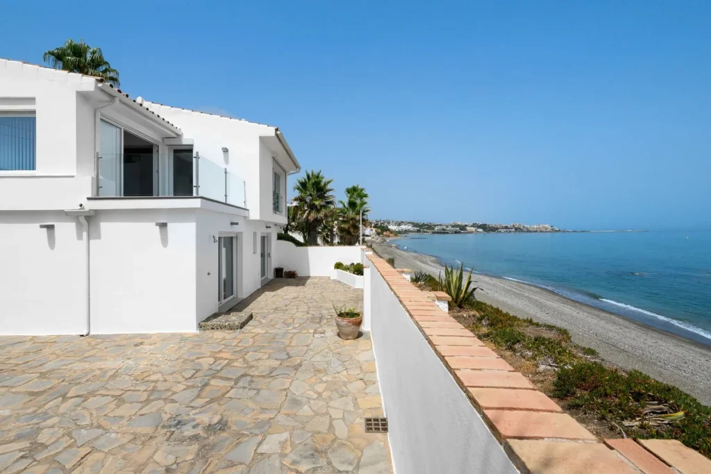 Elegante Villa mit Meerblick in Estepona, Costa del Sol