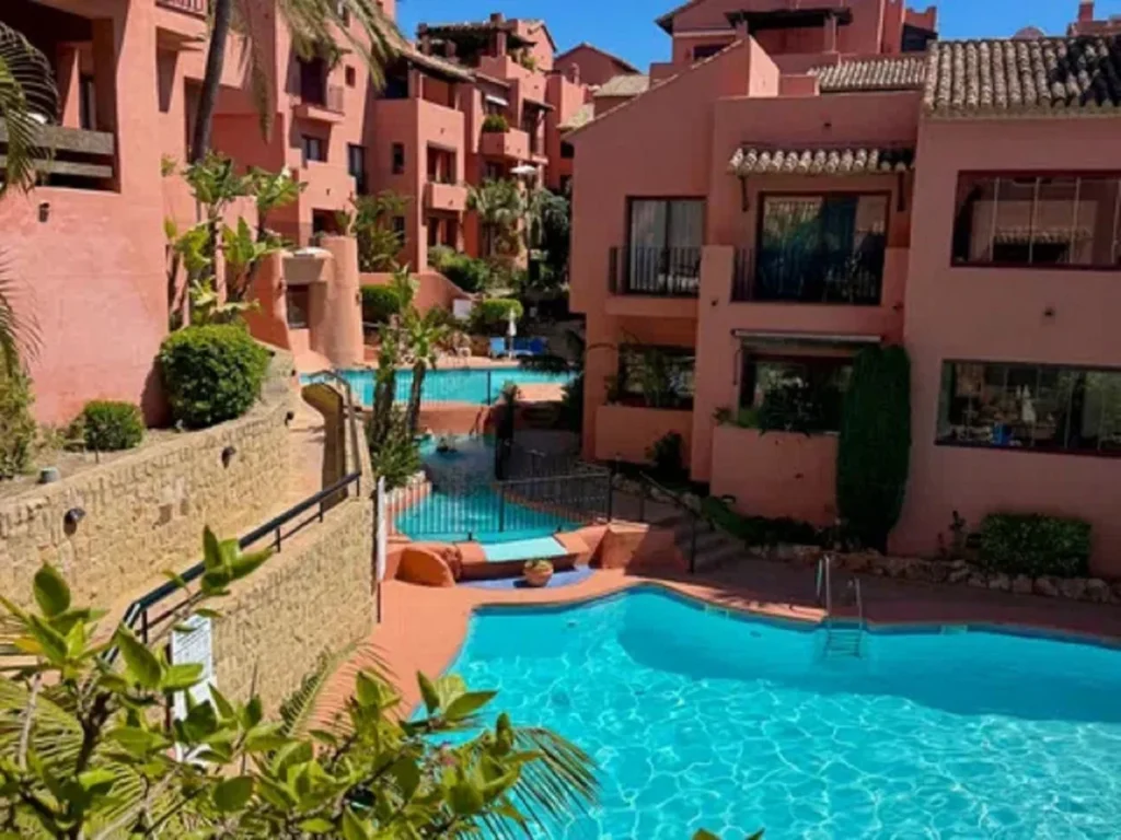 Wohnen mit Meerblick: Elegante Wohnung in Marbella Romana
