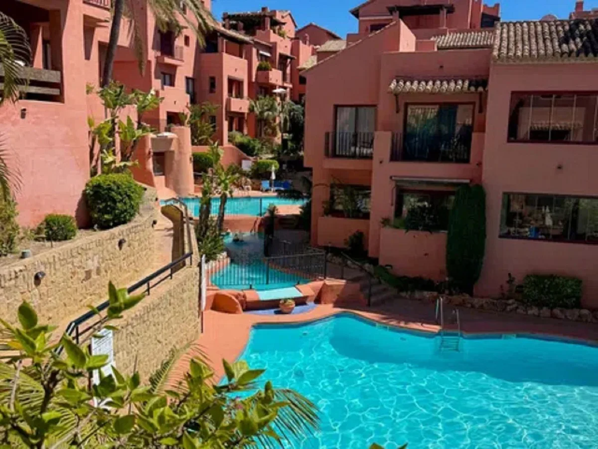Wohnen mit Meerblick: Elegante Wohnung in Marbella Romana