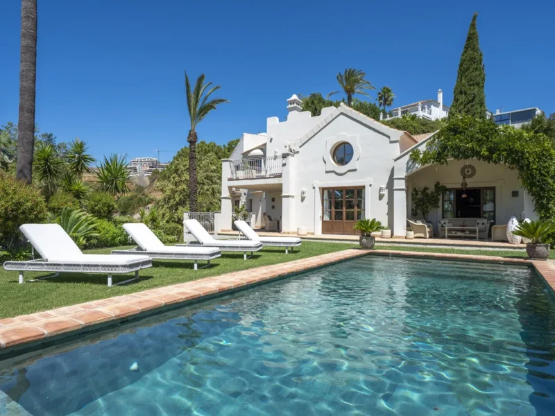 Elegante Villa mit traditionellem Charme in Estepona, Costa del Sol