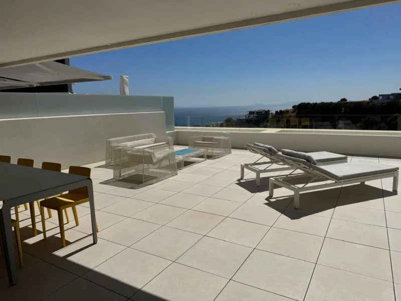 Elegantes Apartment mit Panoramablick in Los Monteros, Marbella