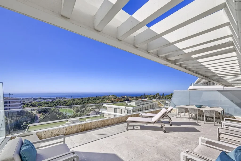 Moderne Wohnung mit Meerblick in Estepona, Costa del Sol