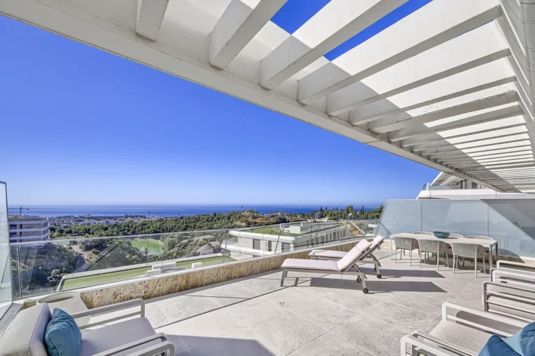 Moderne Wohnung mit Meerblick in Estepona, Costa del Sol