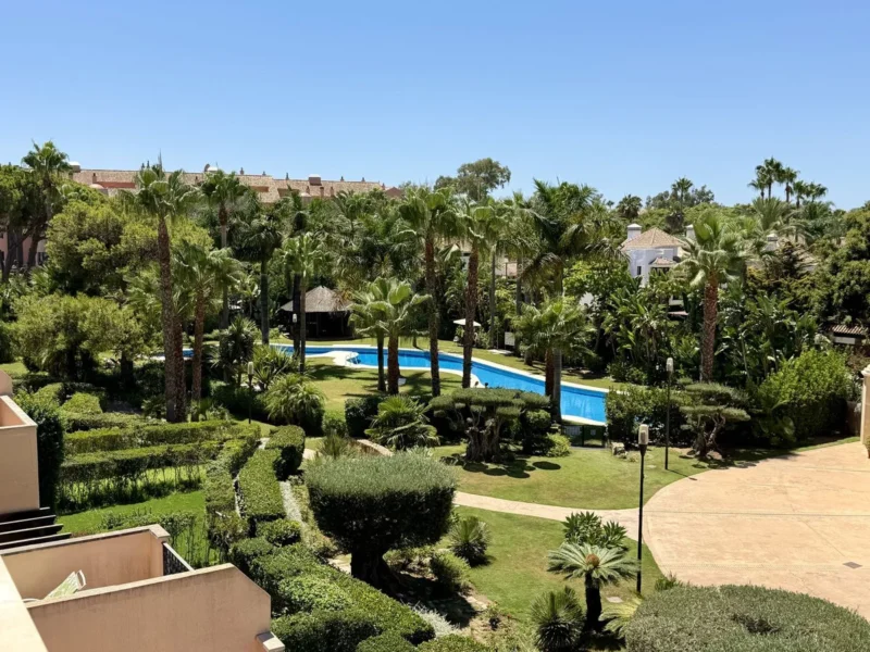 Elegante Dachgeschossresidenz in Puerto Banús mit Meerblick