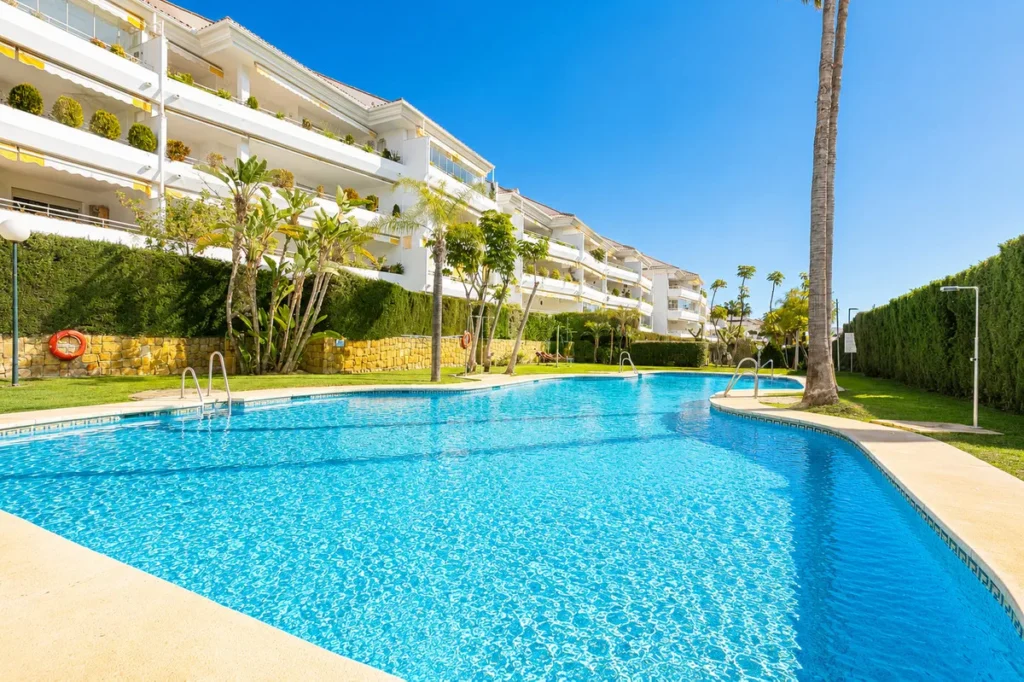 Elegantes Duplex-Penthouse in Guadalmina Baja an der Costa del Sol