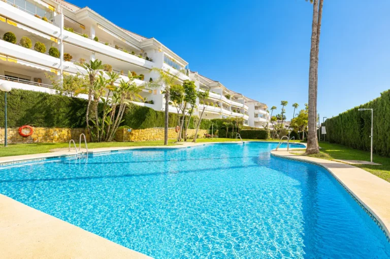 Elegantes Duplex-Penthouse in Guadalmina Baja an der Costa del Sol