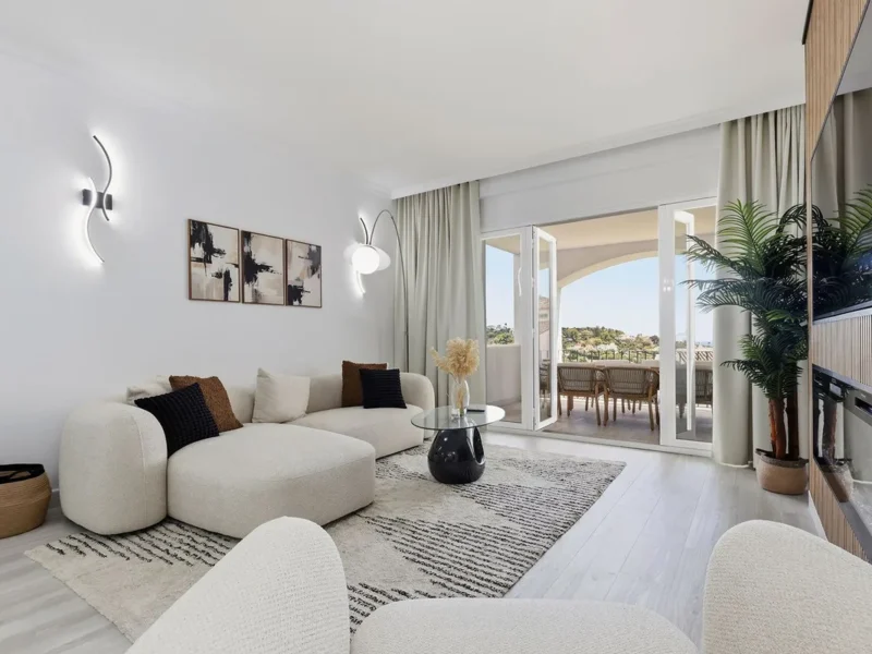 Elegante Wohnung mit traumhaftem Blick in Altos de la Quinta