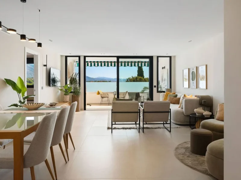Exklusive Wohnung in Marbella: Elegantes Design mit Meerblick