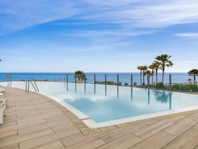 Elegante 2-Zimmer-Wohnung in Estepona West mit Meerblick
