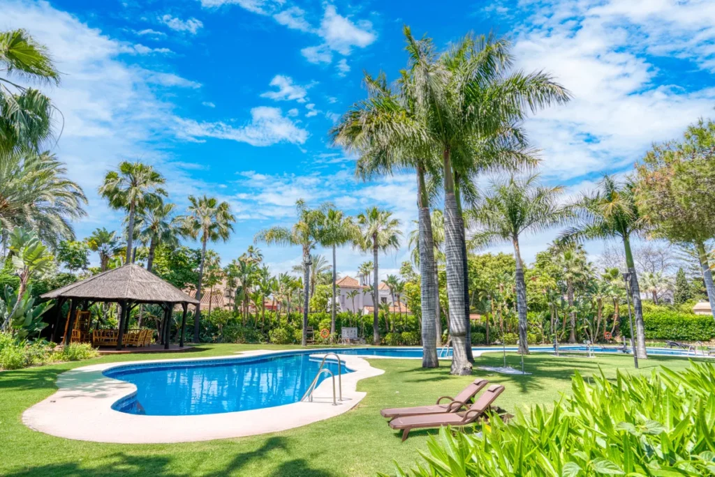 Elegantes Apartment mit Garten in Puerto Banús, Costa del Sol