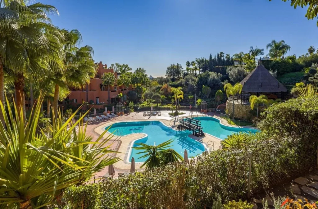 Elegante Wohnung in Alminar de Marbella, Nueva Andalucía