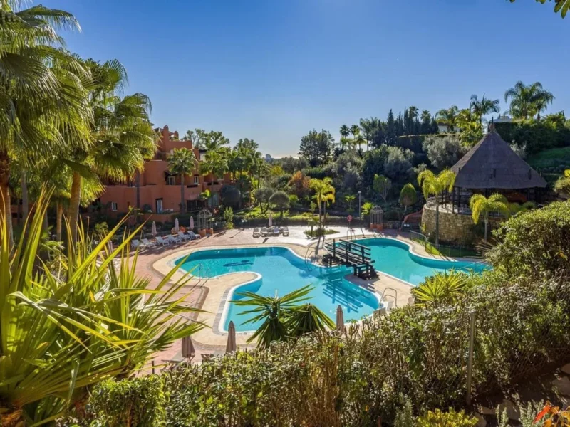 Elegante Wohnung in Alminar de Marbella, Nueva Andalucía