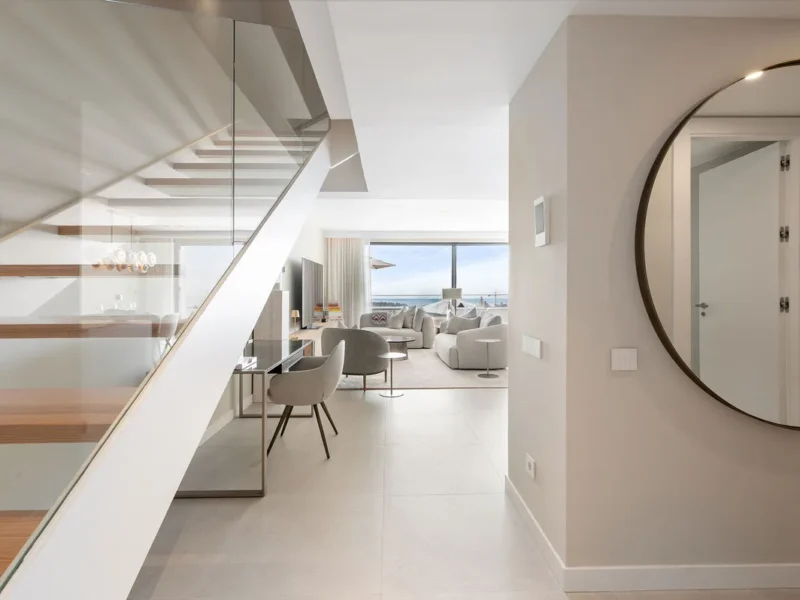 Elegantes Duplex-Apartment mit Meerblick in Estepona