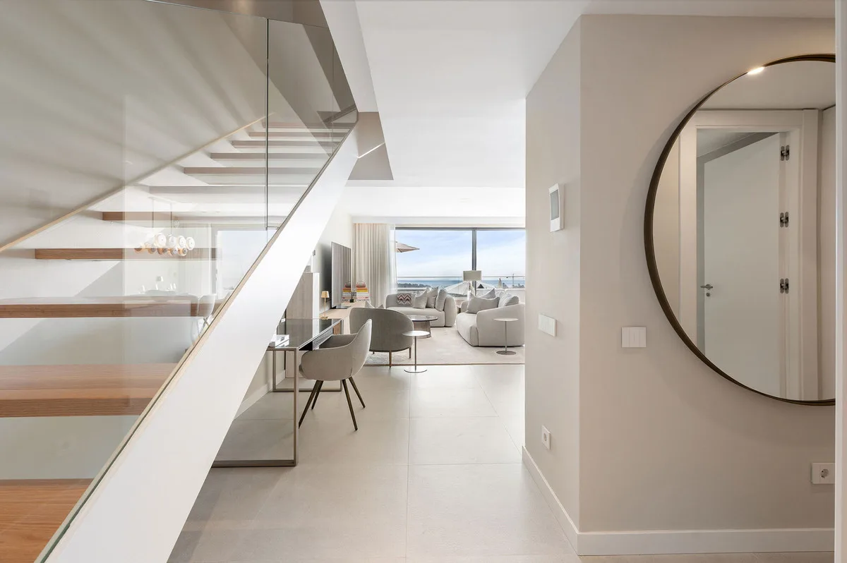 Elegantes Duplex-Apartment mit Meerblick in Estepona