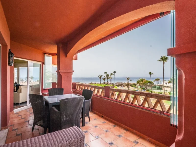 Elegante Wohnung am Strand in Elviria, Costa del Sol