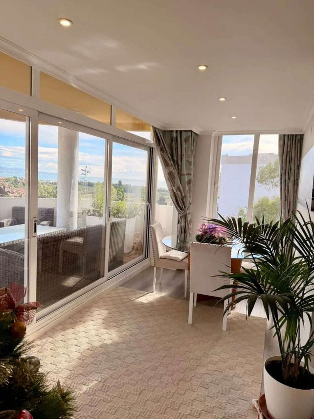 Elegantes Mittelgeschossapartment in Marbella an der Costa del Sol